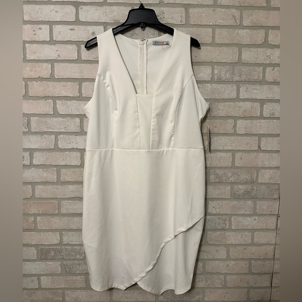 Plus Size White Cutout Sleeveless Sheath Dress 2x